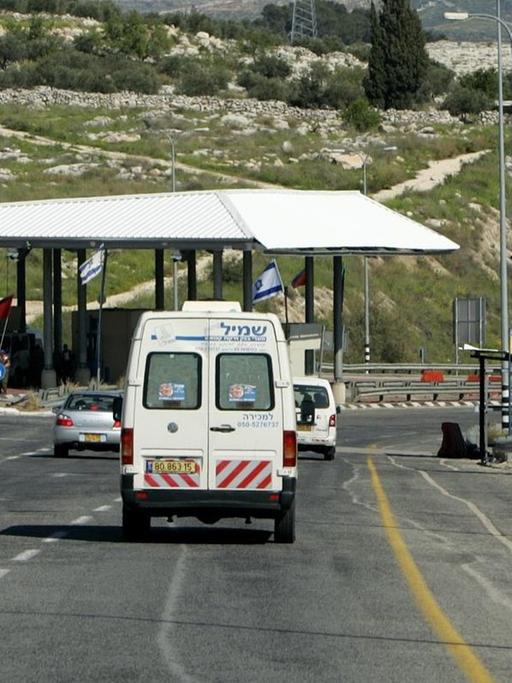 Zu sehen ist ein Kontrollpunkt an der Einfahrt zum Westjordanland