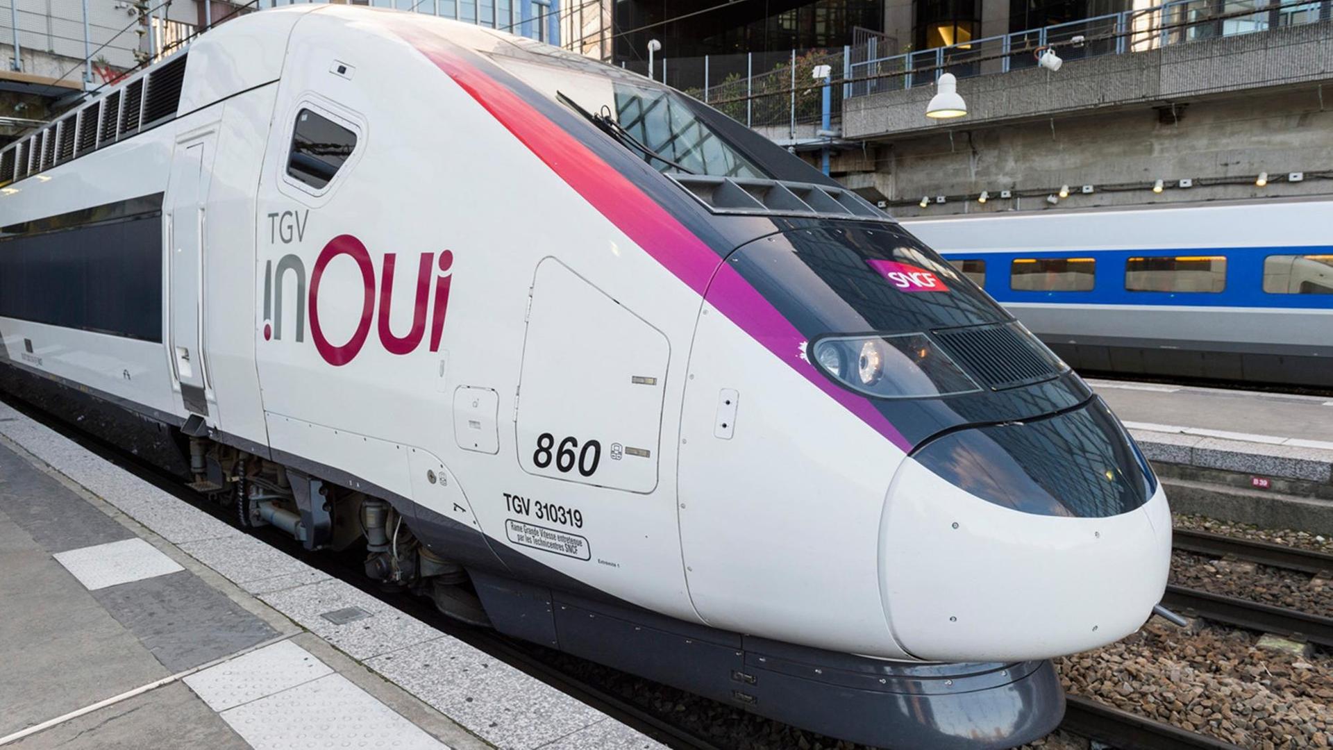 Ein Zug des französischen Bahnkonzerns SNCF mit dem Logo «InOui».