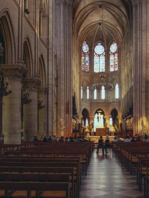 Das Kirchenschiff von Notre Dame de Paris.
