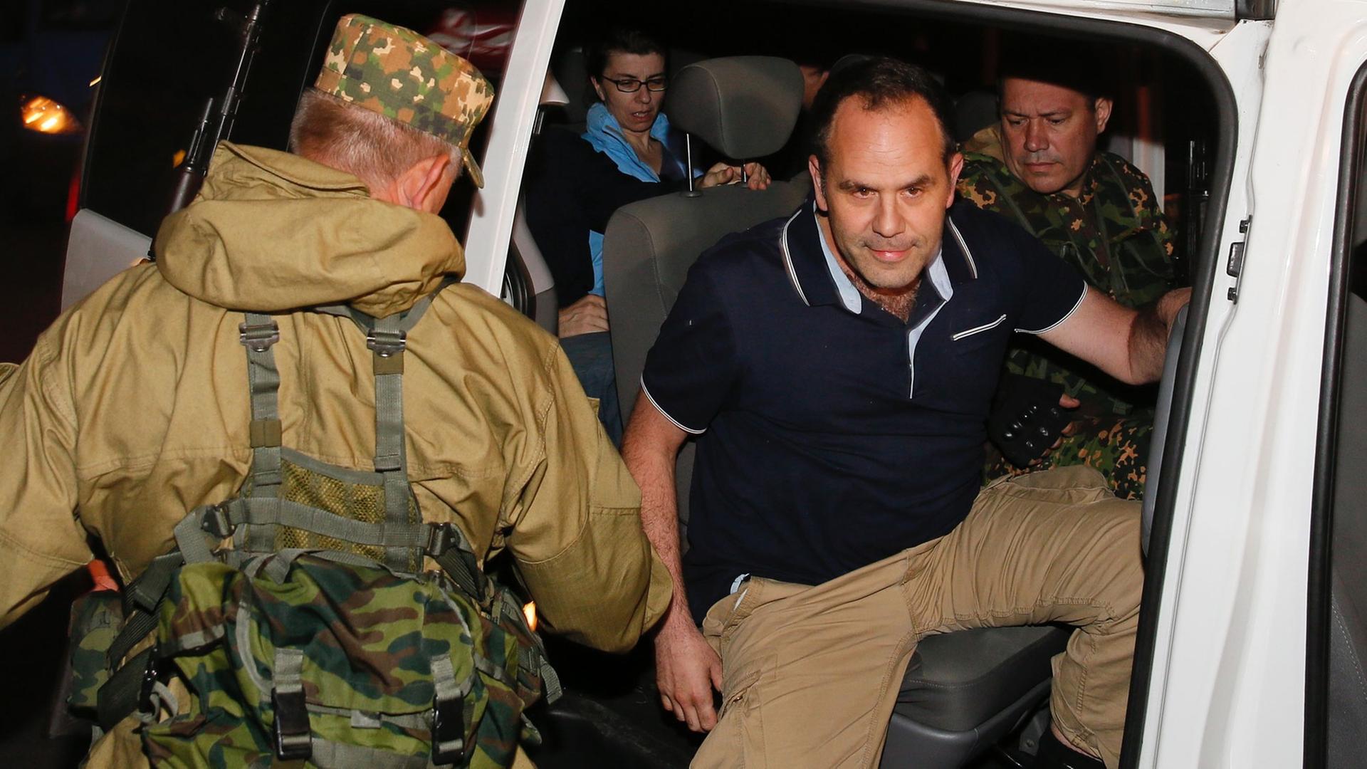 Festgehaltene OSZE-Beobachter wurden am 28. Juni 2014 in der Region um Donezk in der Ukraine freigelassen.