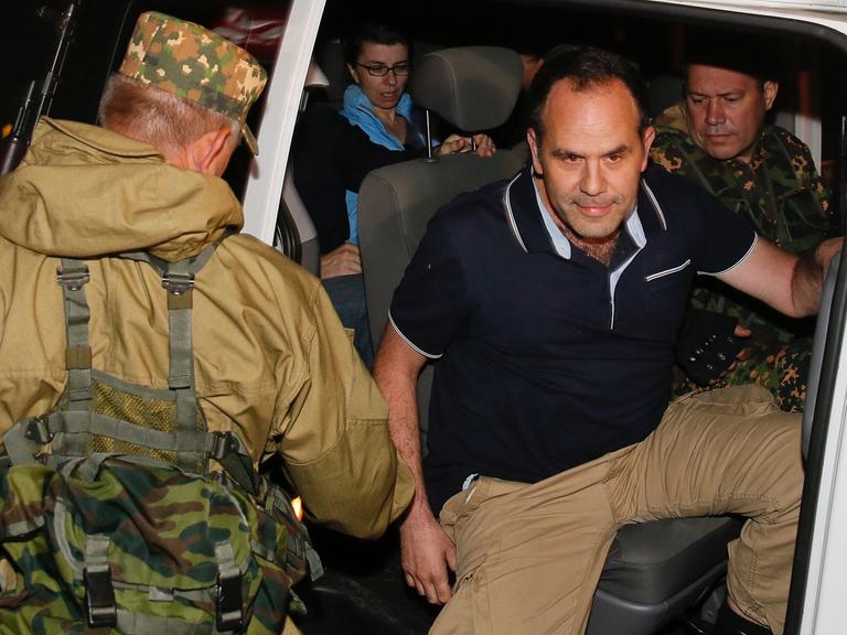 Festgehaltene OSZE-Beobachter wurden am 28. Juni 2014 in der Region um Donezk in der Ukraine freigelassen.