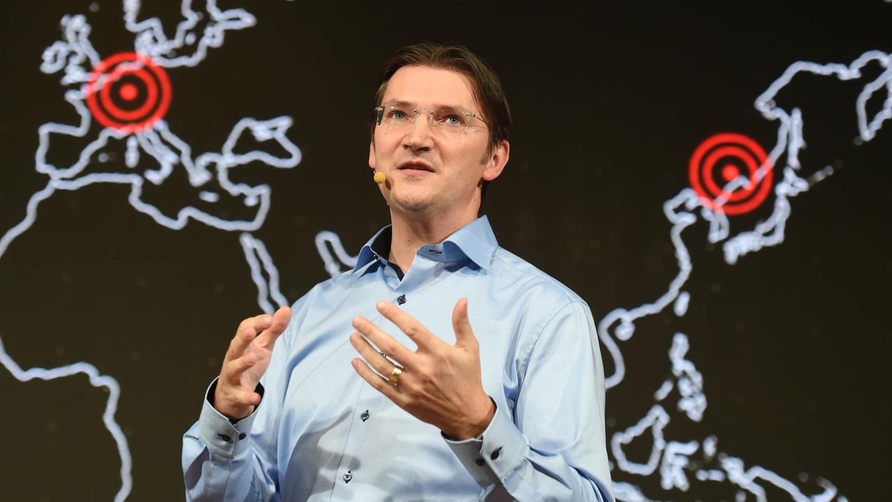 Johann Jungwirth, Leiter des Bereichs Digitalisierungsstrategie beim Volkswagen Konzern, im Februar 2016 beim Genfer Autosalon