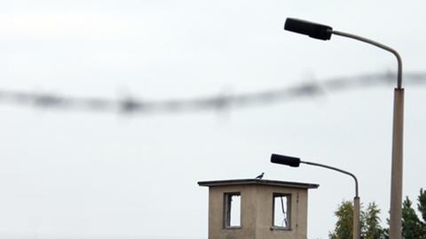 Zu sehen ist der Wachturm des ehemaligen DDR-Militärgefängnisses in Schwedt