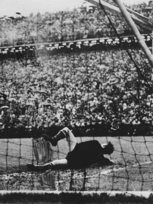 Mit einem 3:2-Sieg über Ungarn im Endspiel der Fußball-Weltmeisterschaft 1954 in Bern gewann Deutschland am 4. Juli 1954 den Titel.