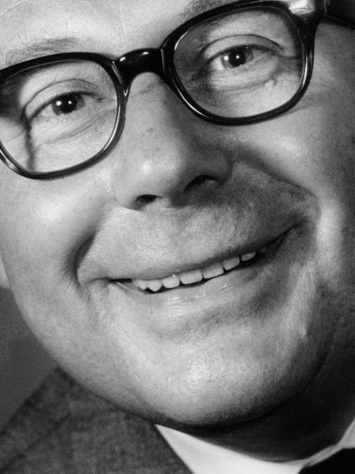 Porträt vom Komiker Heinz Erhardt (um 1960) Porträt vom Komiker Heinz Erhardt (um 1960)