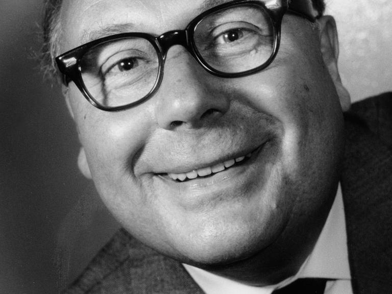 Porträt vom Komiker Heinz Erhardt (um 1960) Porträt vom Komiker Heinz Erhardt (um 1960)