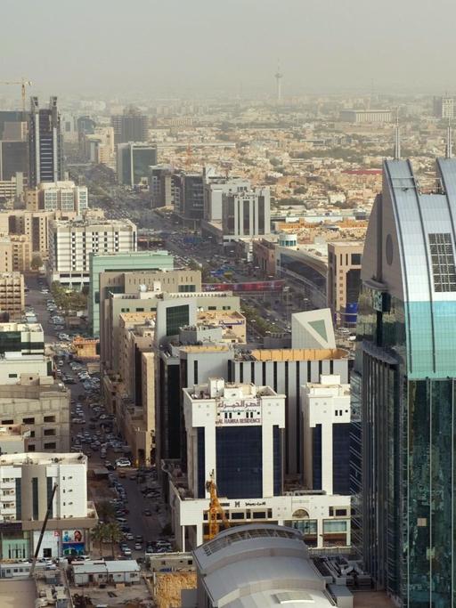 Blick aus der 46. Etage des Hotels Four Seasons auf die Innenstadt der etwa 4,6 Millionen Einwohner zählenden saudi-arabischen Hauptstadt Riad.