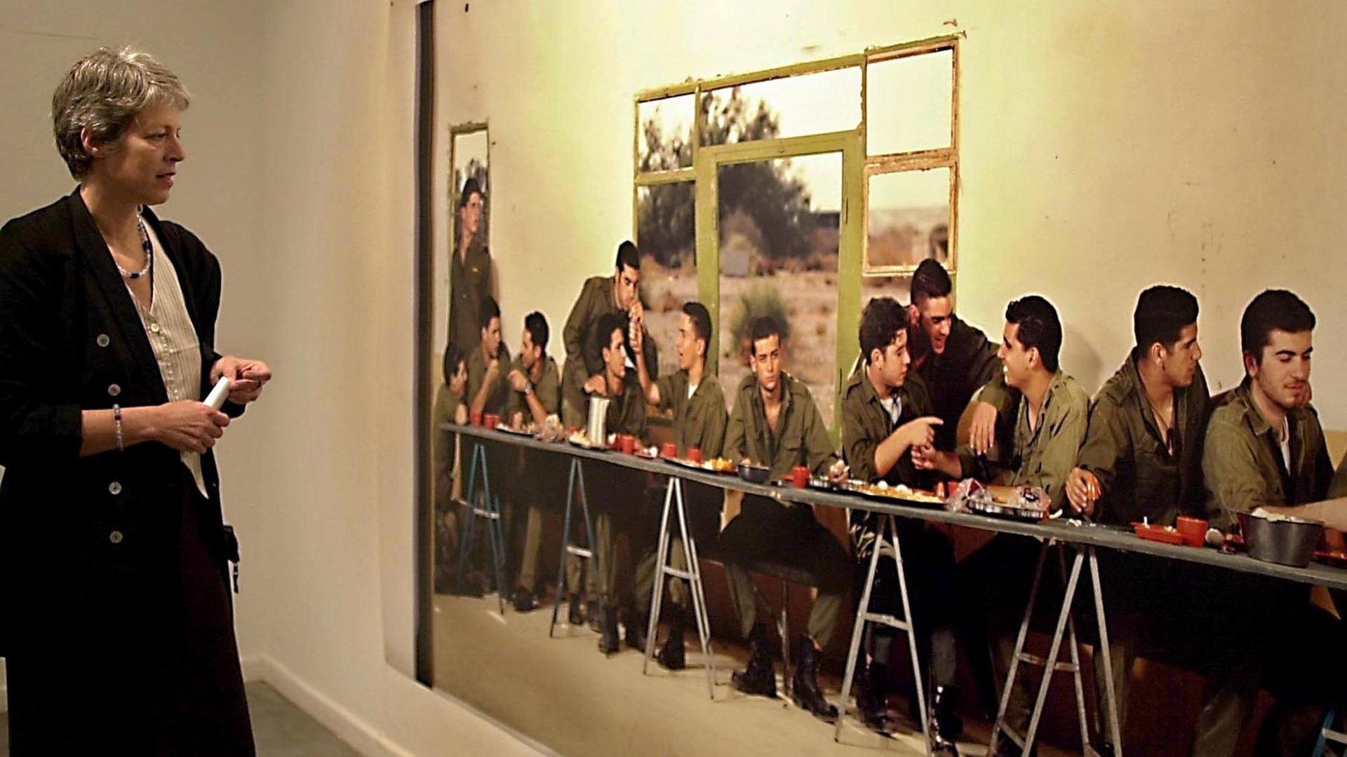 Die Fotografie "Das Abendmahl" des israelischen Künstlers Adi Nes