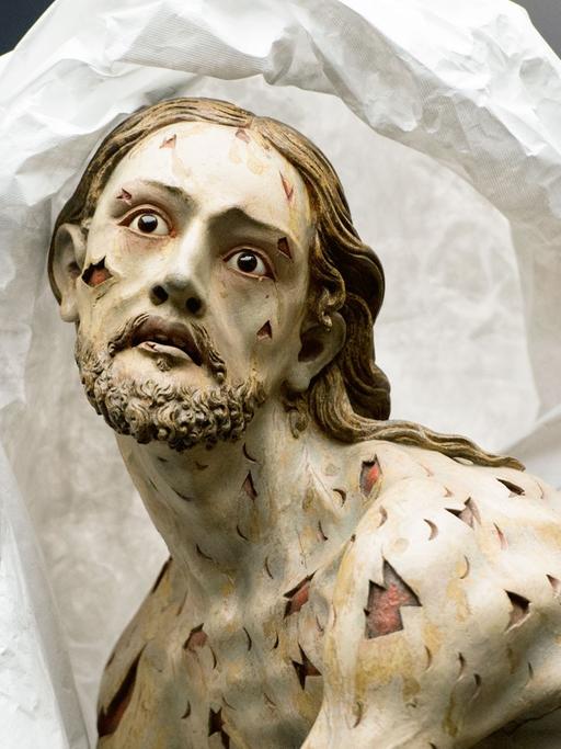 "Christus an der Geißelsäule" in der Ausstellung "Die große Illusion. Veristische Skulpturen und ihre Techniken" in Frankfurt am Main