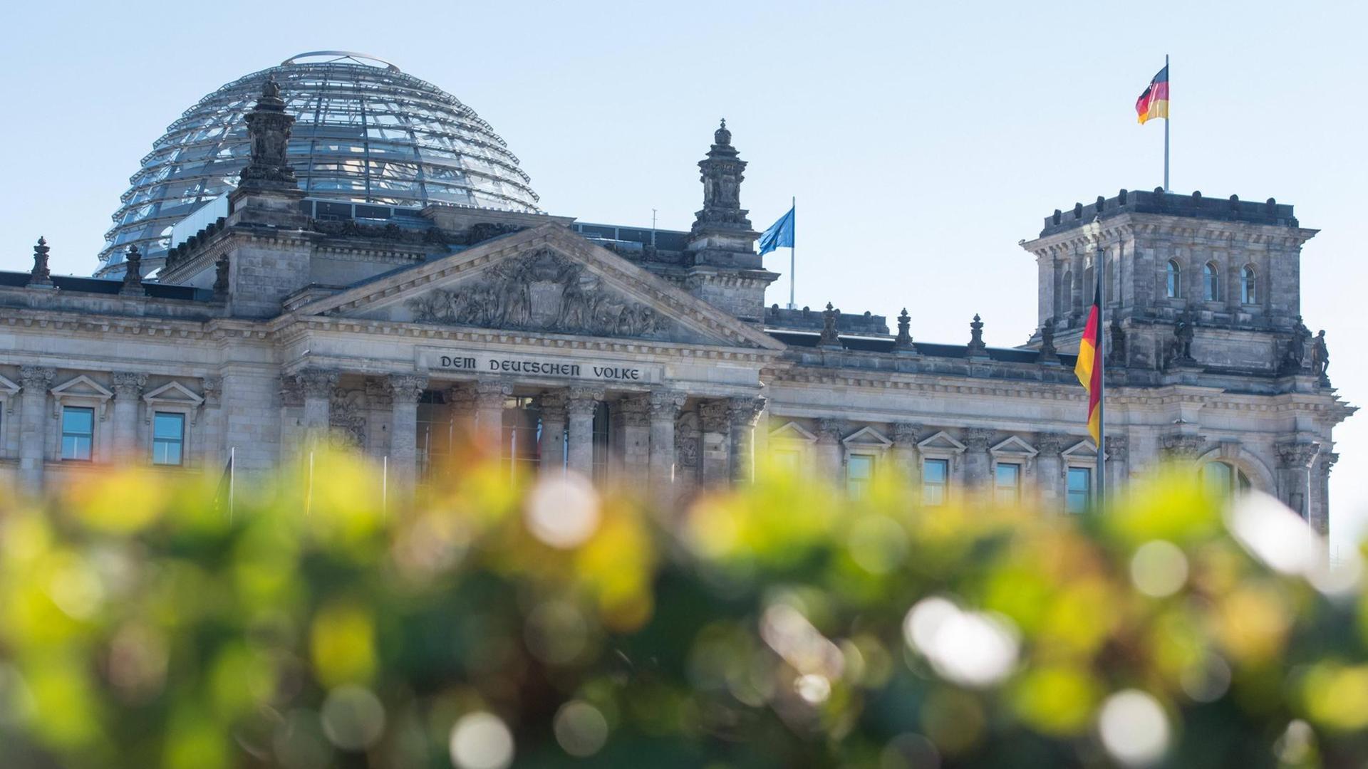 Berlin, Bundestag Deutschland, Berlin - 28.09.2020: Im Bild ist das Reichstagsgebäude zu sehen. Berlin Berlin Deutschland *** Berlin, Bundestag Germany, Berlin 28 09 2020 The picture shows the Reichstag building Berlin Berlin Germany