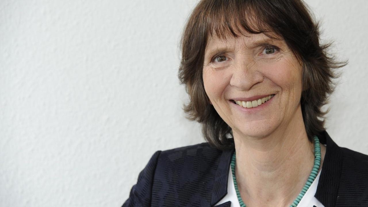 Die Konstanzer Literatur- und Kulturwissenschaftlerin Aleida Assmann, aufgenommen am 25.01.2015 in Köln.