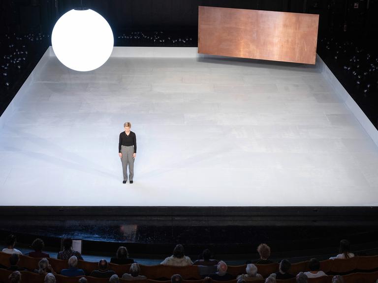 Sandra Hüller als Hamlet in der Inszenierung von Johan Simons am Schauspiel Bochum
