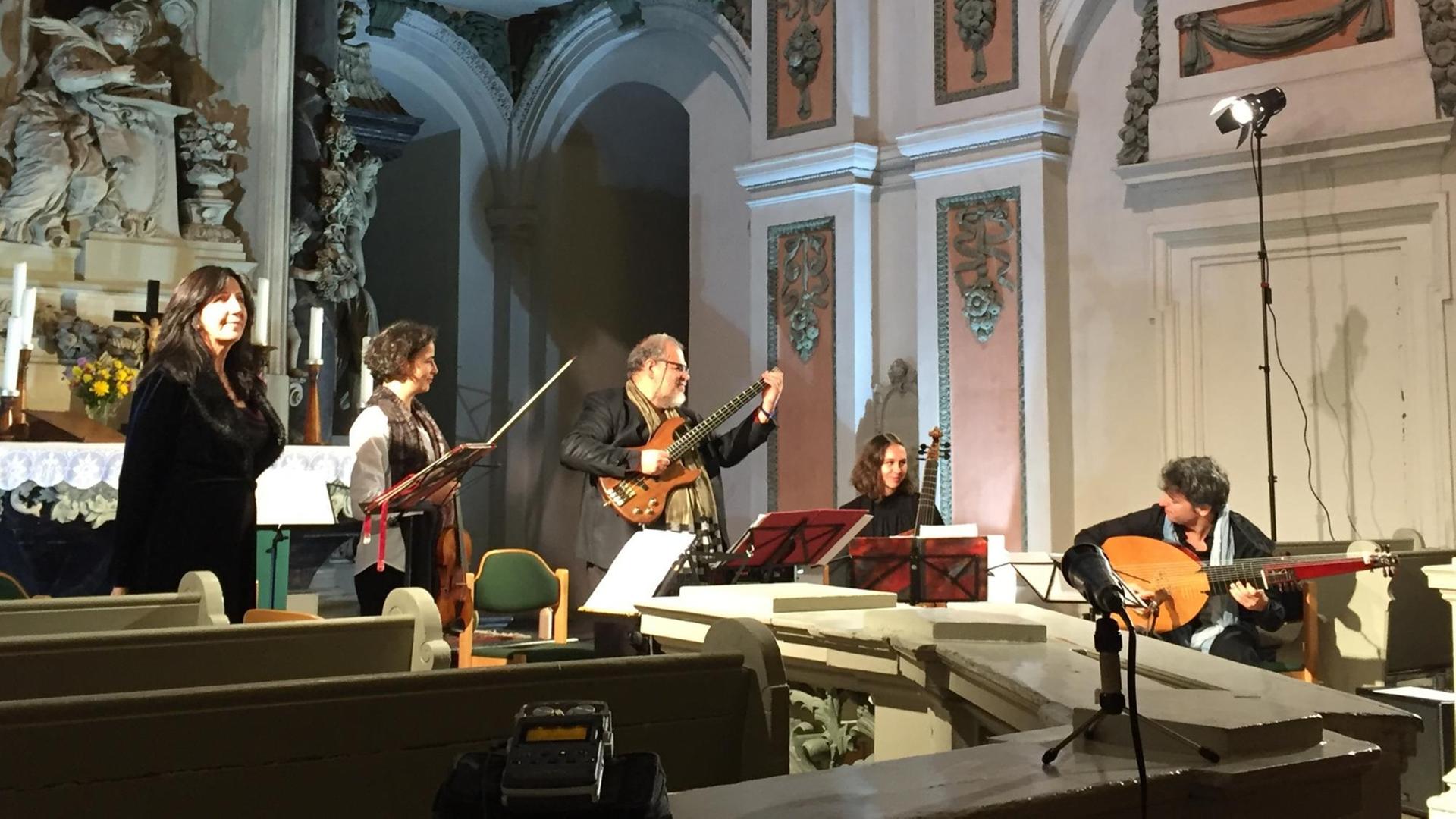 Probe in der Weißenfelser Stadtkirche mit Michel Godard mit E-Bass