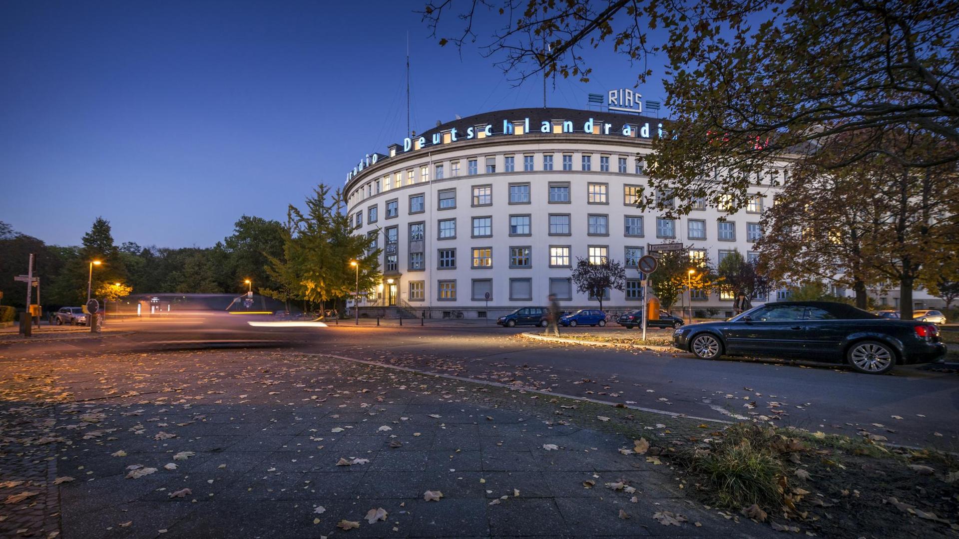 Das Berliner Funkhaus bei Nacht