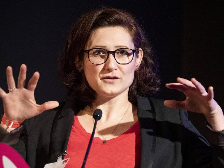 Die Journalistin Ferda Ataman soll die Antidiskriminierungsstelle des Bundes leiten - doch es gibt Gegenwind