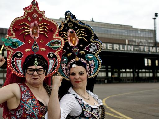 Das Jodler-Duo von "Esels Alptraum" mit Admirabla Gaya (links) und Commandanta Elenos (rechts)