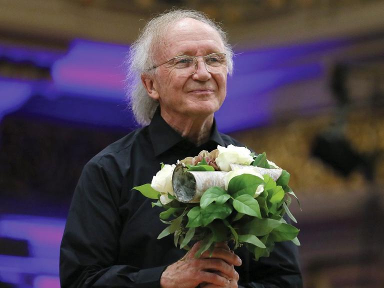 Der Schweizer Oboist, Komponist und Dirigent Heinz Holliger nach einem Konzert beim Enescu-Festival in Bukarest, September 2015