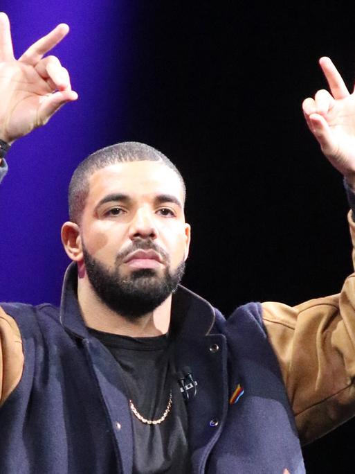 Rapper Drake tritt am 08.06.2015 auf der Apple-Entwicklerkonferenz WWDC 2015 im Moscone Center West in San Francisco auf.