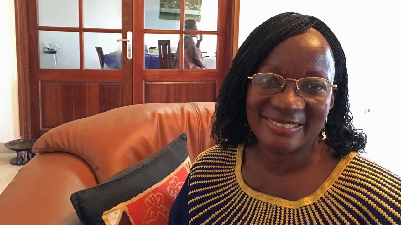 Agnès Monnet, Kandidatin für das Bürgermeisteramt im Ort Agou im Süden der Elfenbeiküste und Generalsekretärin der Oppositionspartei Front Populaire Ivoirien