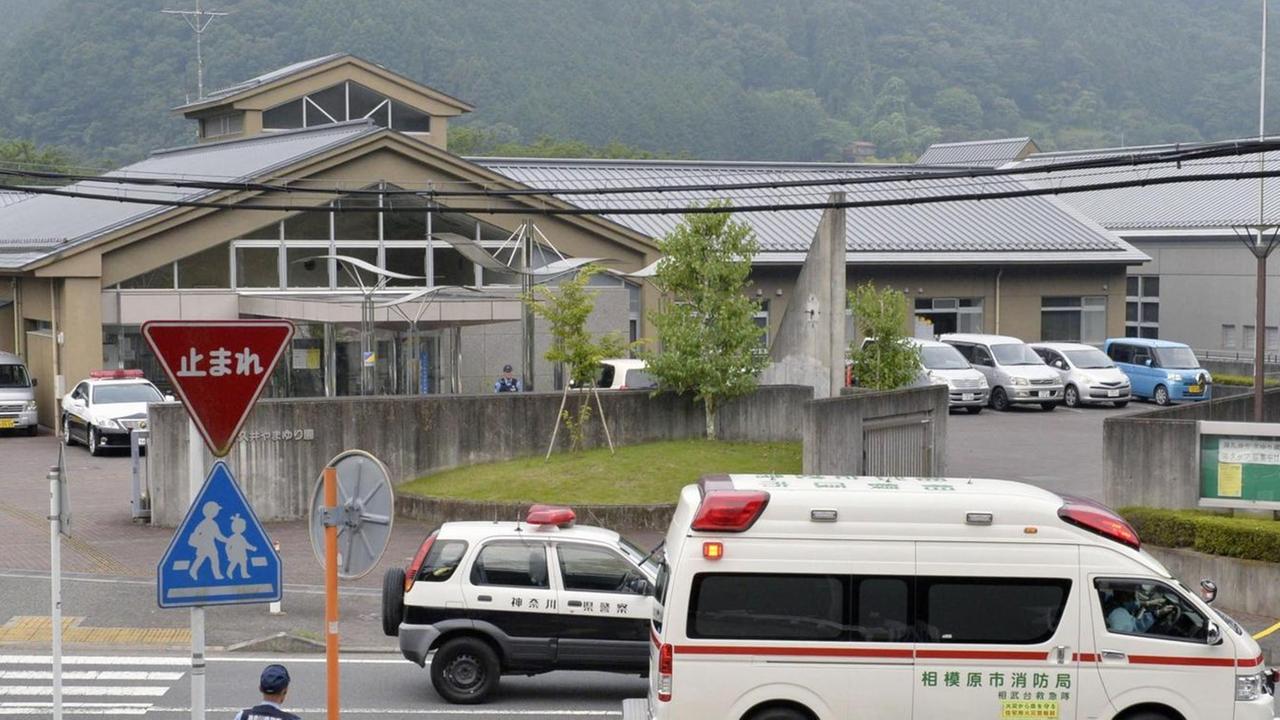 In Japan hat ein Mann in einem Heim für Menschen mit Behinderungen 19 Menschen getötet. In Japan hat ein Mann in einem Heim für Menschen mit Behinderungen 19 Menschen getötet.