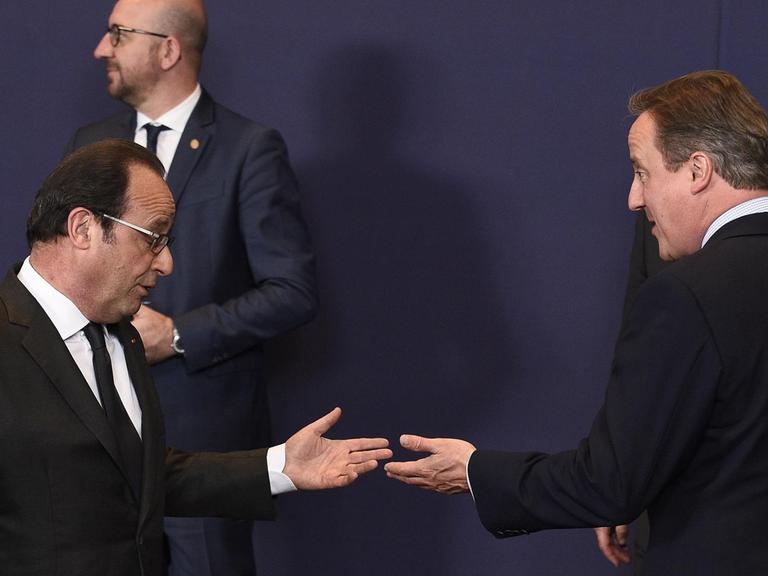 Der französische Präsident Fraincois Hollande gestikuliert während eines Gesprächs mit dem britischen Premierminister David Cameron während des EU-Gipfels in Brüssel am 28.06.2016.