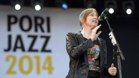 US-Sängerin Suzanne Vega auf dem Pori Jazz Festival 2014
