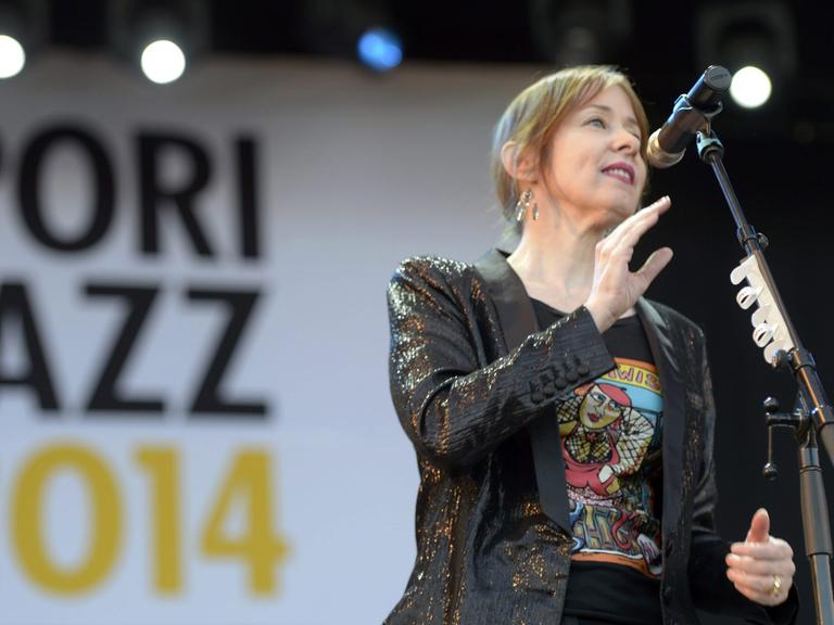 US-Sängerin Suzanne Vega auf dem Pori Jazz Festival 2014