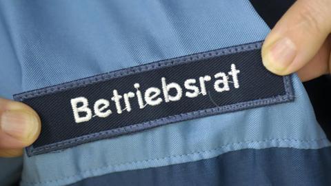 Ein Arbeitsmantel mit dem Aufnäher "Betriebsrat"