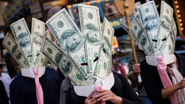 Demonstranten bei den "Occupy Wall Street"-Protesten in New York - Piketty stellt fest, dass das moderne Wachstum, die Verteilung von Einkommen und Vermögen gar nicht so sehr verändert hat.