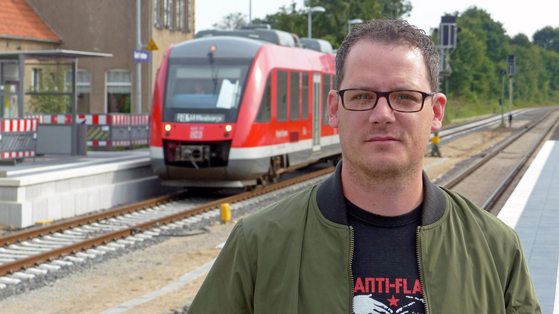 Pendler Nicolas Bublies aus der Prignitzer Gemeinde Groß Pankow ist jeden Tag vier Stunden unterwegs