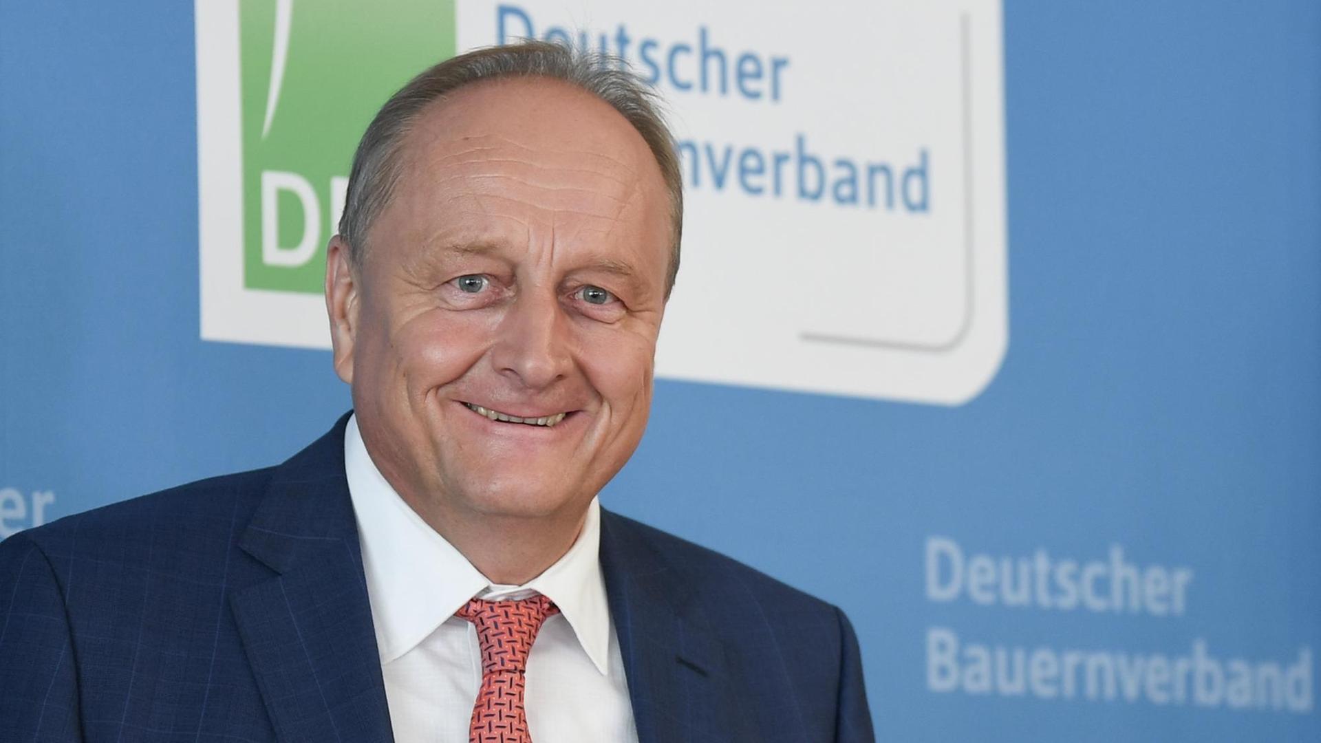 Joachim Rukwied, Bauernpräsident, lächelt in die Kamera