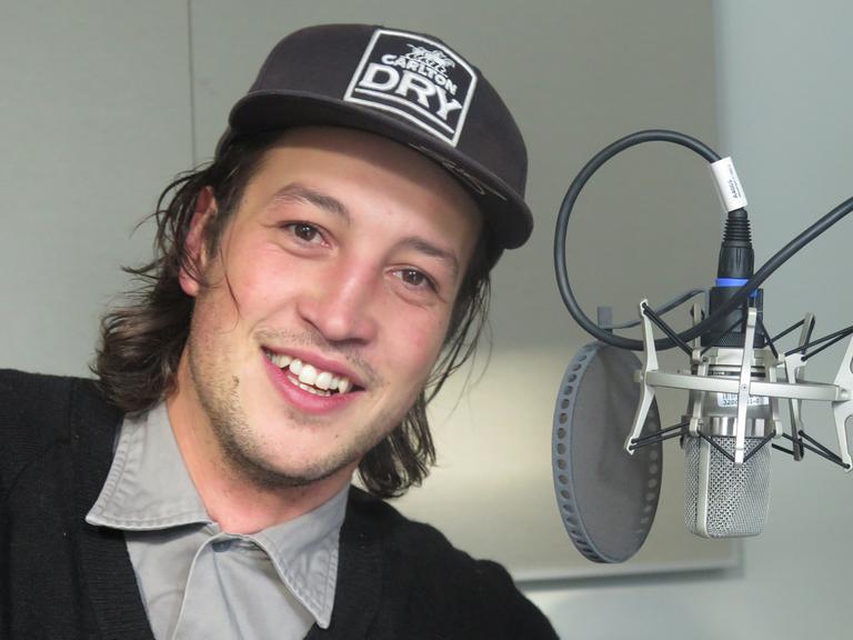 Der neuseeländische Singer/Songwriter Marlon Williams zu Gast im Studio von Deutschlandradio Kultur.