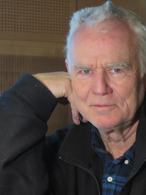Der Fotograf Jim Rakete zu Besuch im Funkhaus vom Deutschlandradio Kultur.