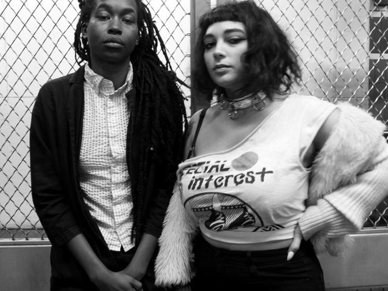 Duo 700 Bliss sind die Künstlerinnen Moor Mother und DJ Haram aus den USA. Sie treten beim CTM-Festival 2019 in Berlin auf.