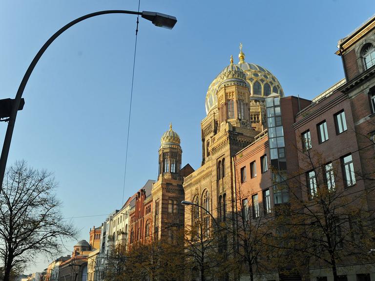 Die Neue Synagoge in der Oranienburger Straße in Berlin mit dem Sitz der Verwaltung der Jüdischen Gemeinde