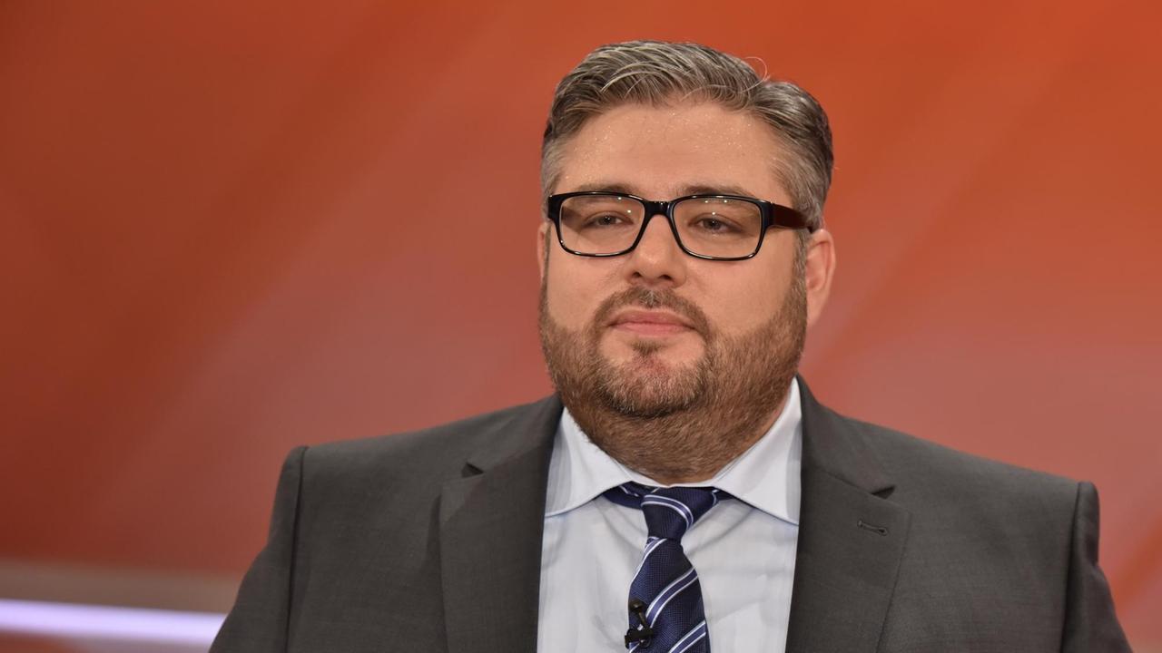 Murat Kayman, DITIB-Vorstand NRW, zu Gast in der ARD Talkshow "Maischberger" am 11.05.2016 in Köln. 