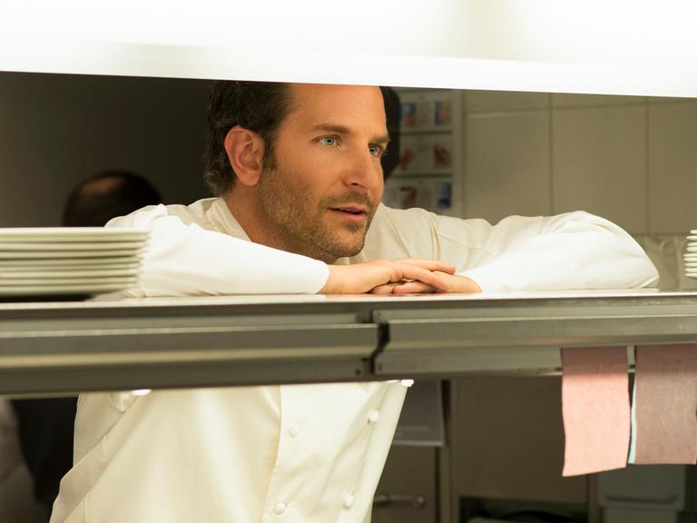 Bradley Cooper als Adam Jones in einer Szene des Films "Im Rausch der Sterne".