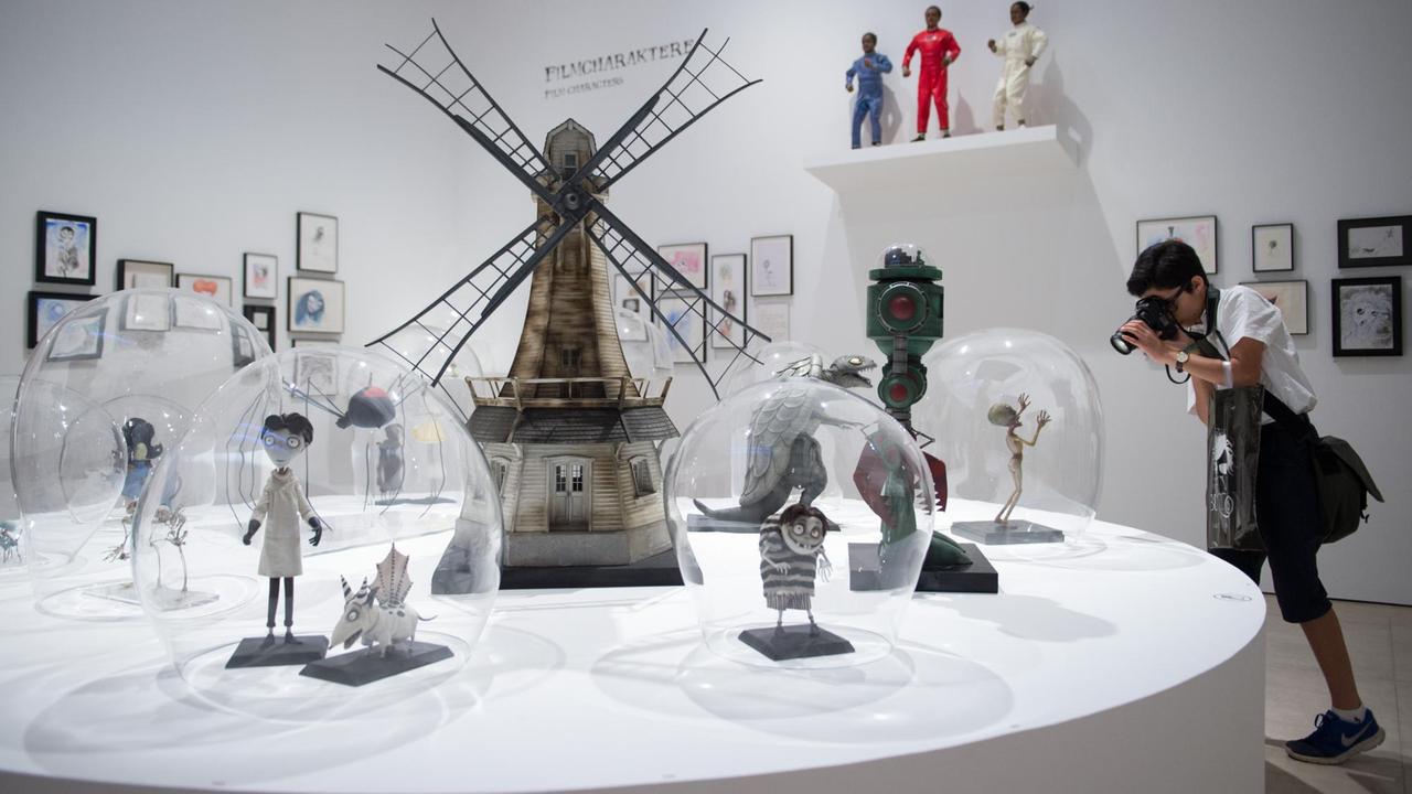 Figuren aus dem Film "Frankenweenie" in der Tim-Burton-Ausstellung in Brühl.