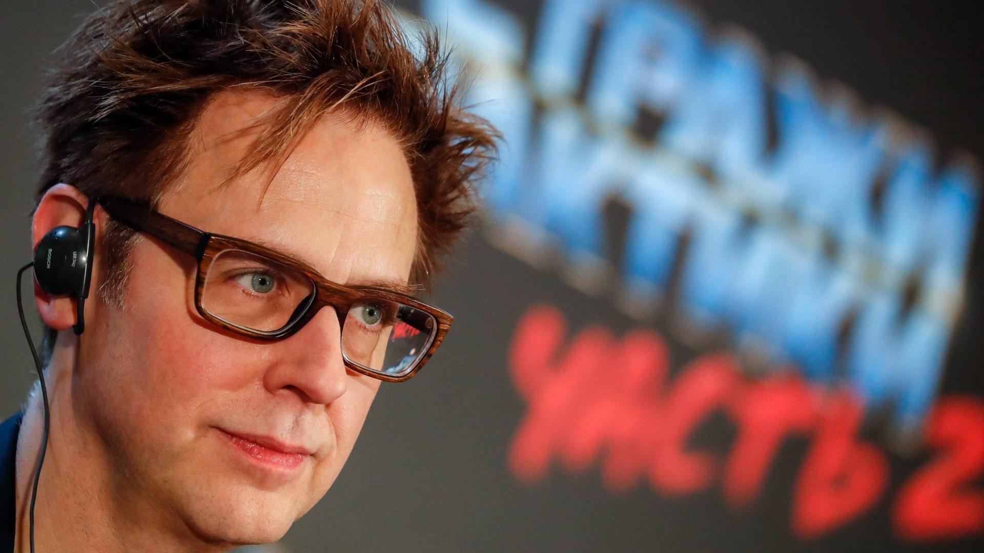 Der Regisseur James Gunn bei einer Pressekonferenz in Moskau, um seinen Film Guardians of the Galaxy 2 vorzustellen. Der Regisseur James Gunn bei einer Pressekonferenz in Moskau, um seinen Film Guardians of the Galaxy 2 vorzustellen.