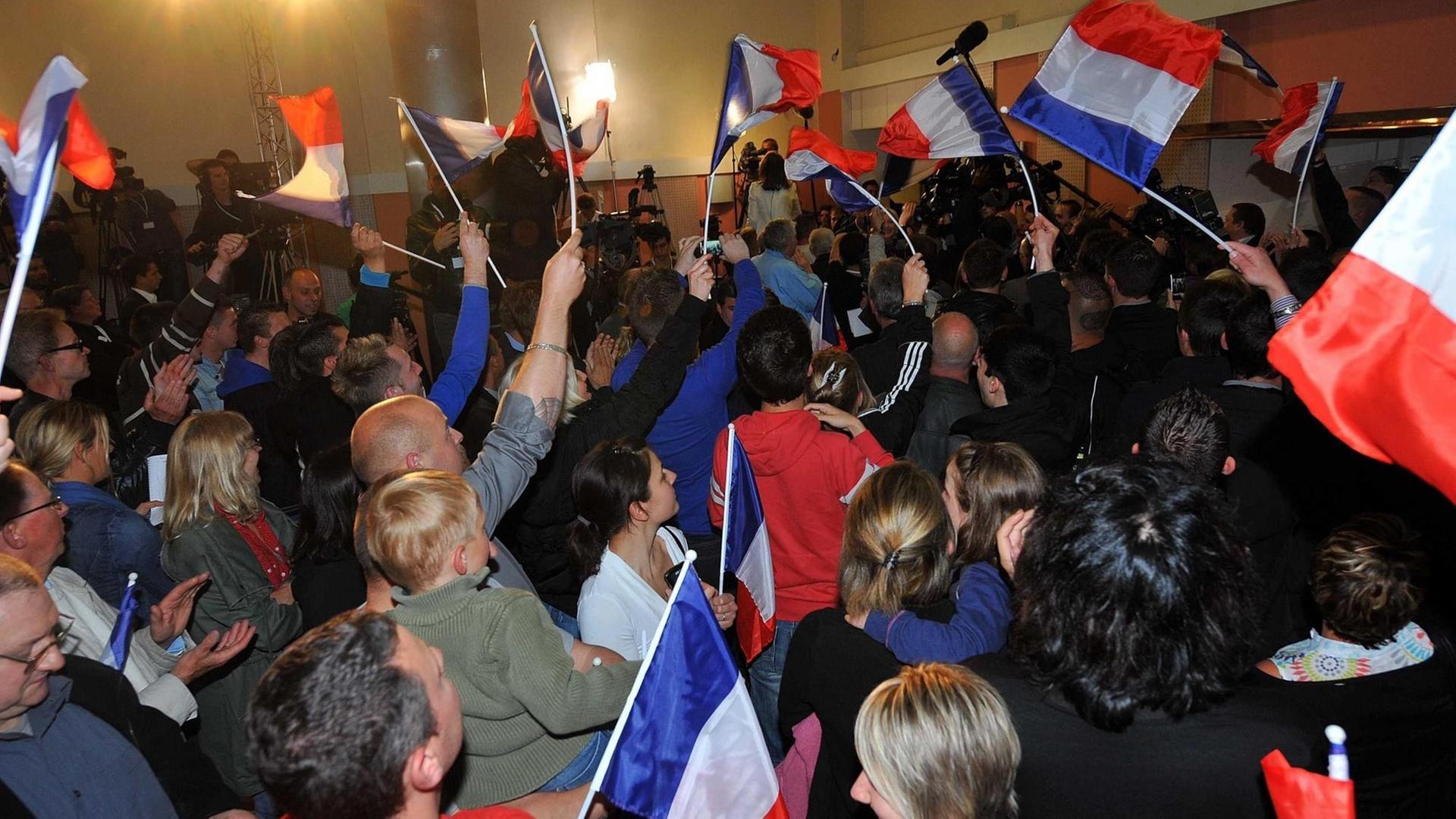 Anhänger von Marine Le Pen in der Front-National-Hochburg Henín-Beaumont