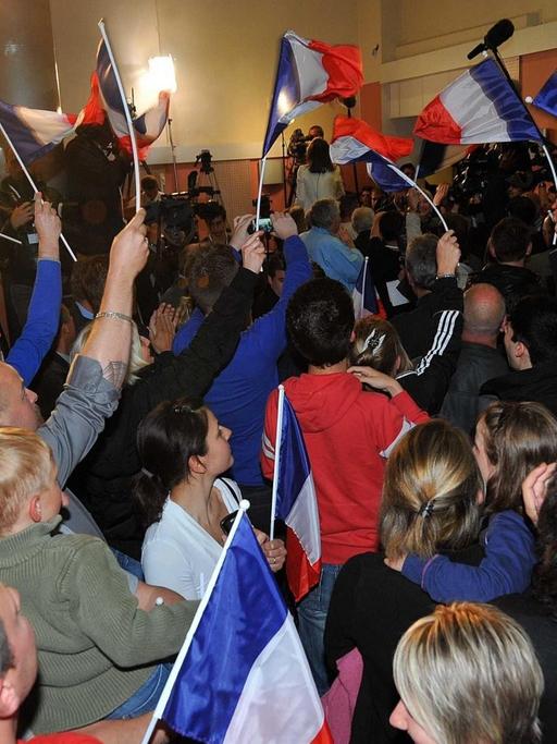 Anhänger von Marine Le Pen in der Front-National-Hochburg Henín-Beaumont