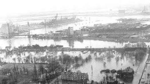 Land unter hieß es 1962 als bei einer Sturmflut in der Nordsee die Deiche bei Hamburg brachen.