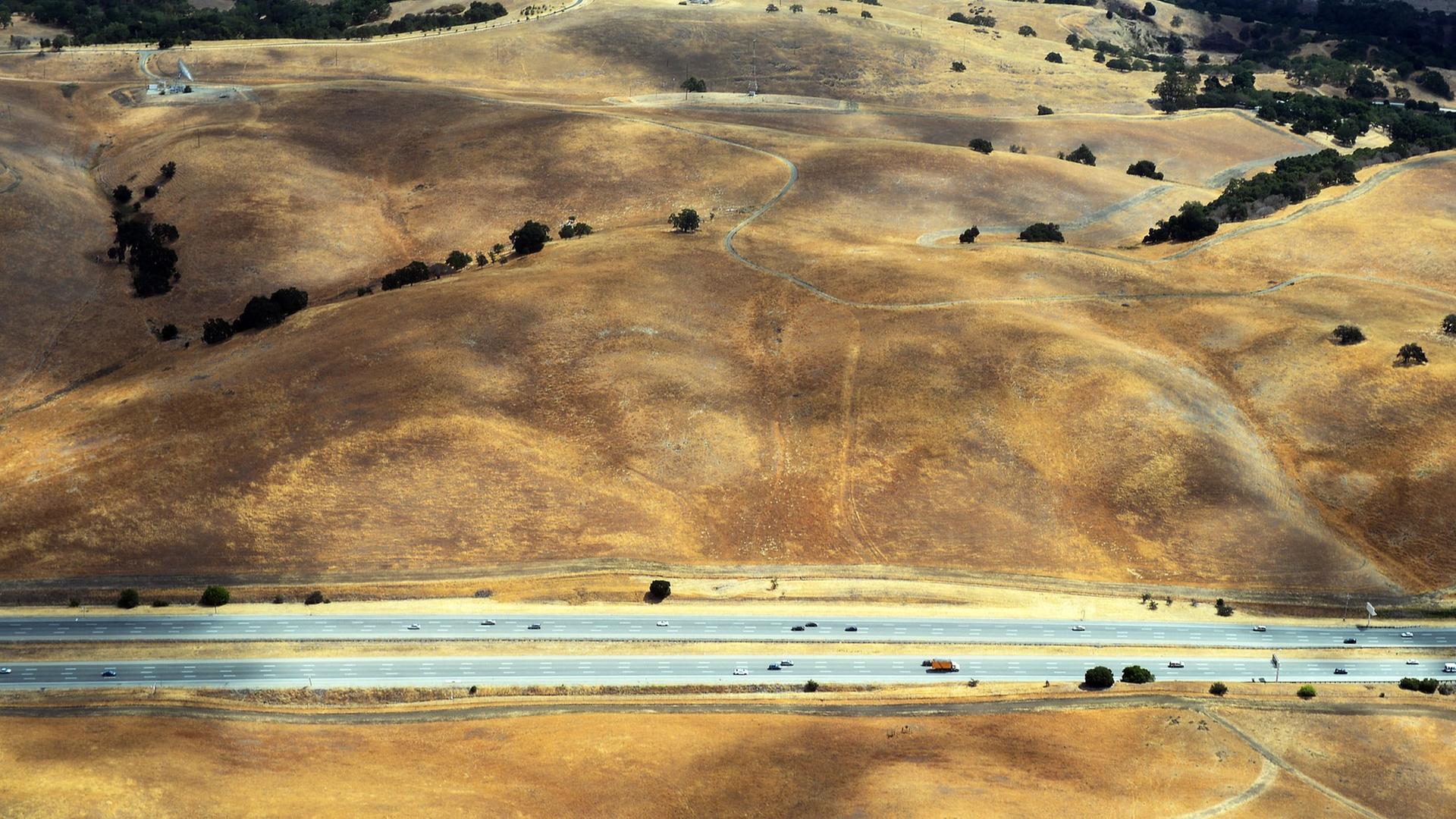 Ein Blick aus einem Helikopter auf die Gegend von Los Altos Hills, Kalifornien