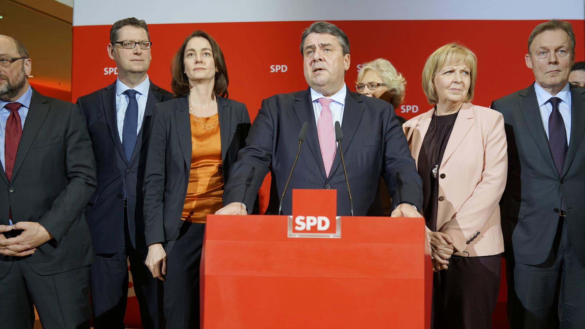 SPD-Chef Sigmar Gabriel und andere führende Politiker der Partei