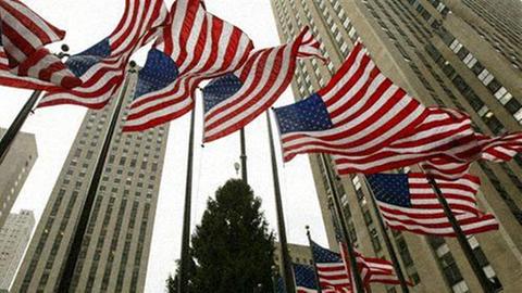 US-Flaggen vor dem Rockefeller Center in New York.