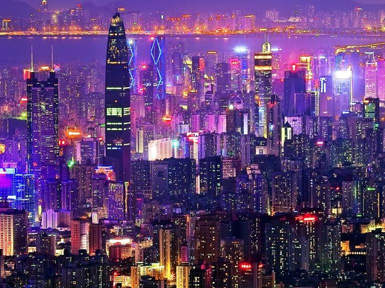 Shenzhen bei Nacht: Das neue China glänzt in den unterschiedlichsten Farben