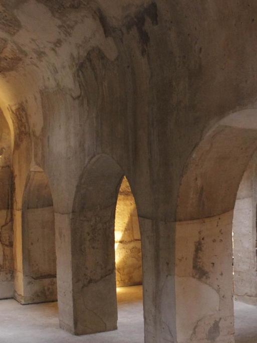 Der Wasserspeicher Aljibe del Rey in Granada von innen