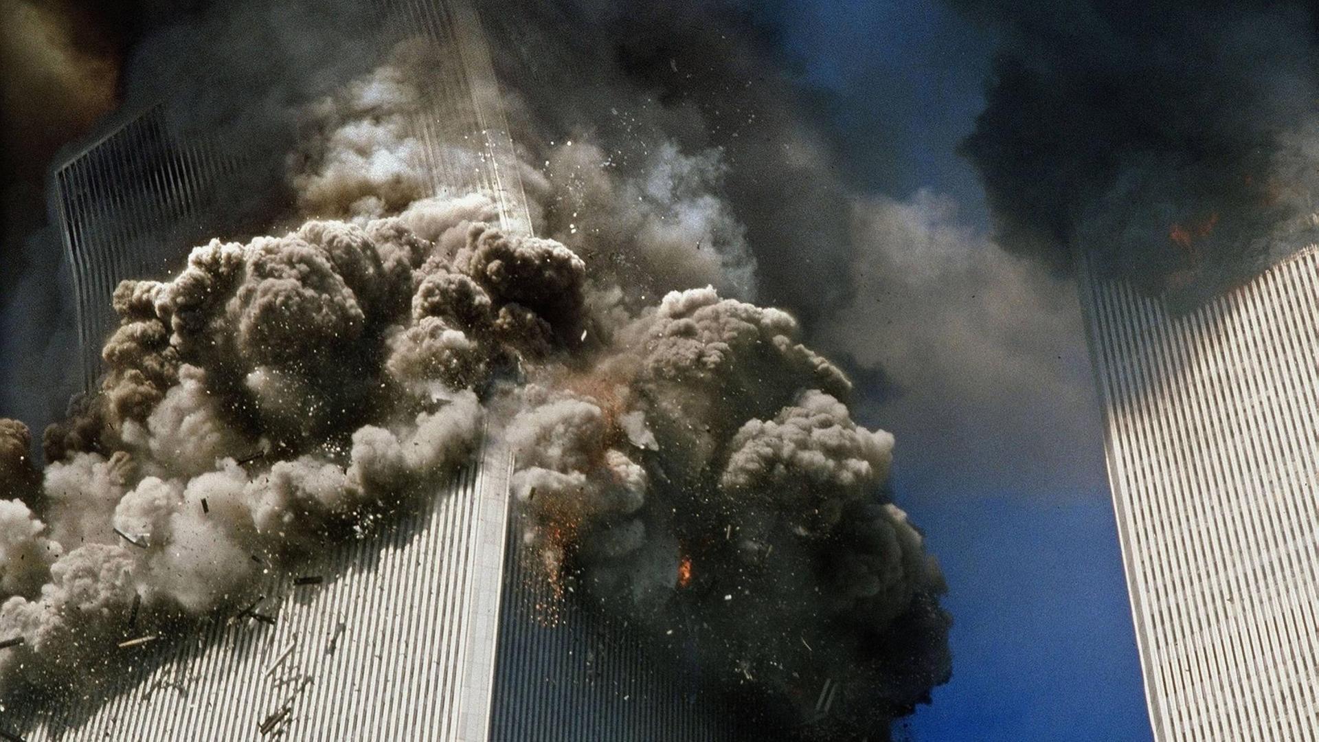 Der südliche Turm des WTC stürzt ein, New York City, 11. September 2001.