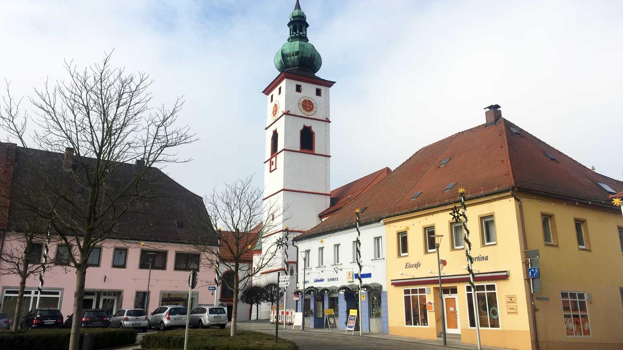Der Marktplatz von Tirschenreuth in der Oberpfalz (Bayern). 