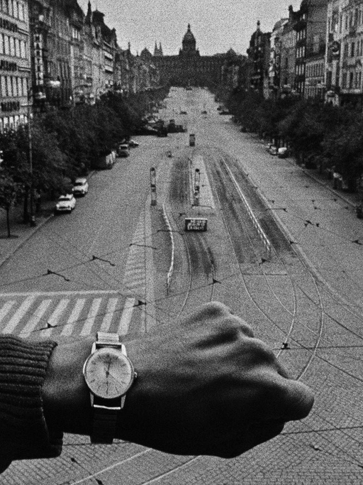 Ein Foto von Josef Koudelka, kurz vor dem Einmarsch der sowjetischen Truppen in Prag